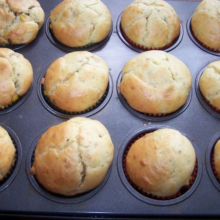 Krok 8 - Muffiny na wytrawnie, czyli z mięsem mielonym i kukurydzą. foto
