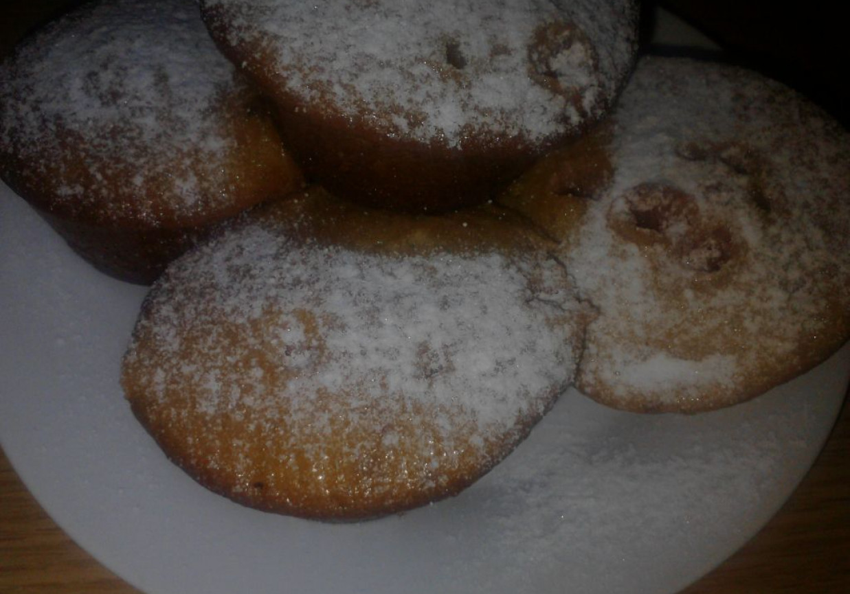 Muffiny nadziane kremem truskawkowym foto
