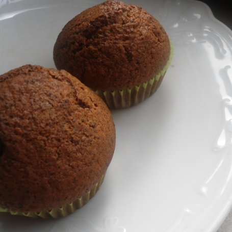 Krok 4 - Muffiny piernikowo-makowe w kokosie oraz polewie z białej czekolady i serka waniliowego foto