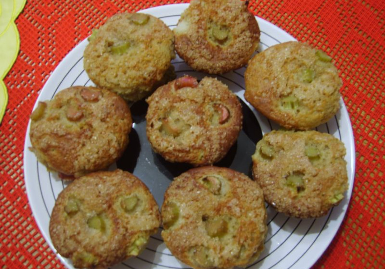 muffiny rabarbarowo - rabarbarowe z rabarbarem foto
