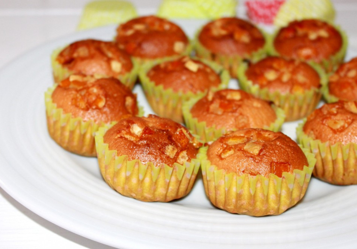 Muffiny smietankowe ze skórką kandyzowaną pomarańczową foto