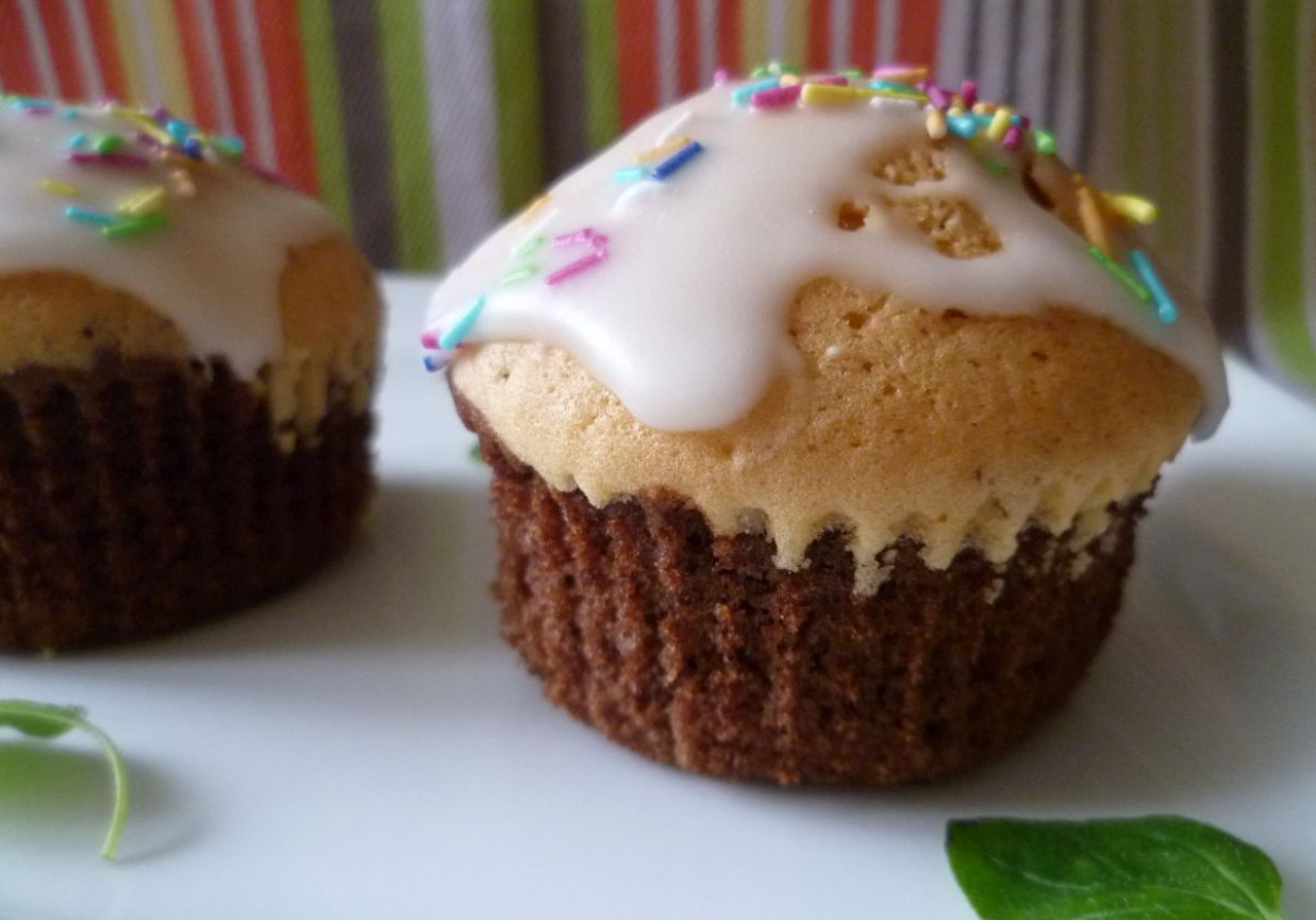 Muffiny śmietankowo-czekoladowe z orzechami  foto