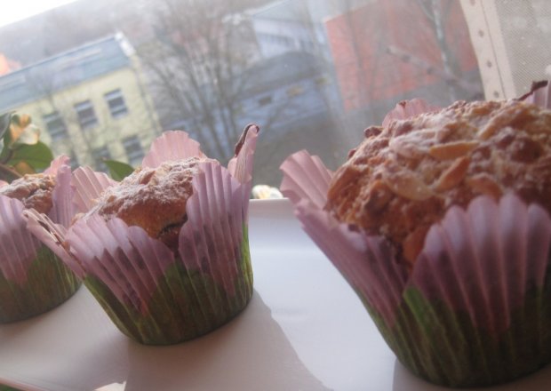 Fotografia przedstawiająca Muffiny w kwiatowych papilotach