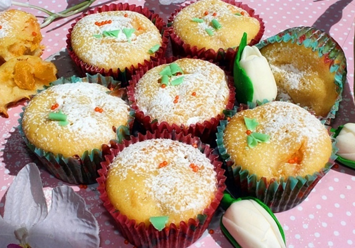 Muffiny z brzoskwiniami foto