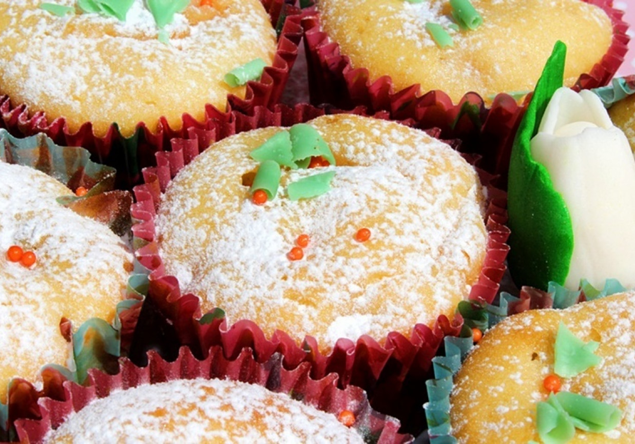 Muffiny z brzoskwiniami foto