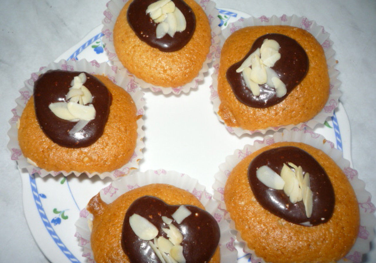 Muffiny z czekoladą i migdałami foto