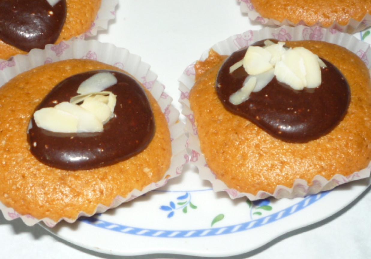 Muffiny z czekoladą i migdałami foto
