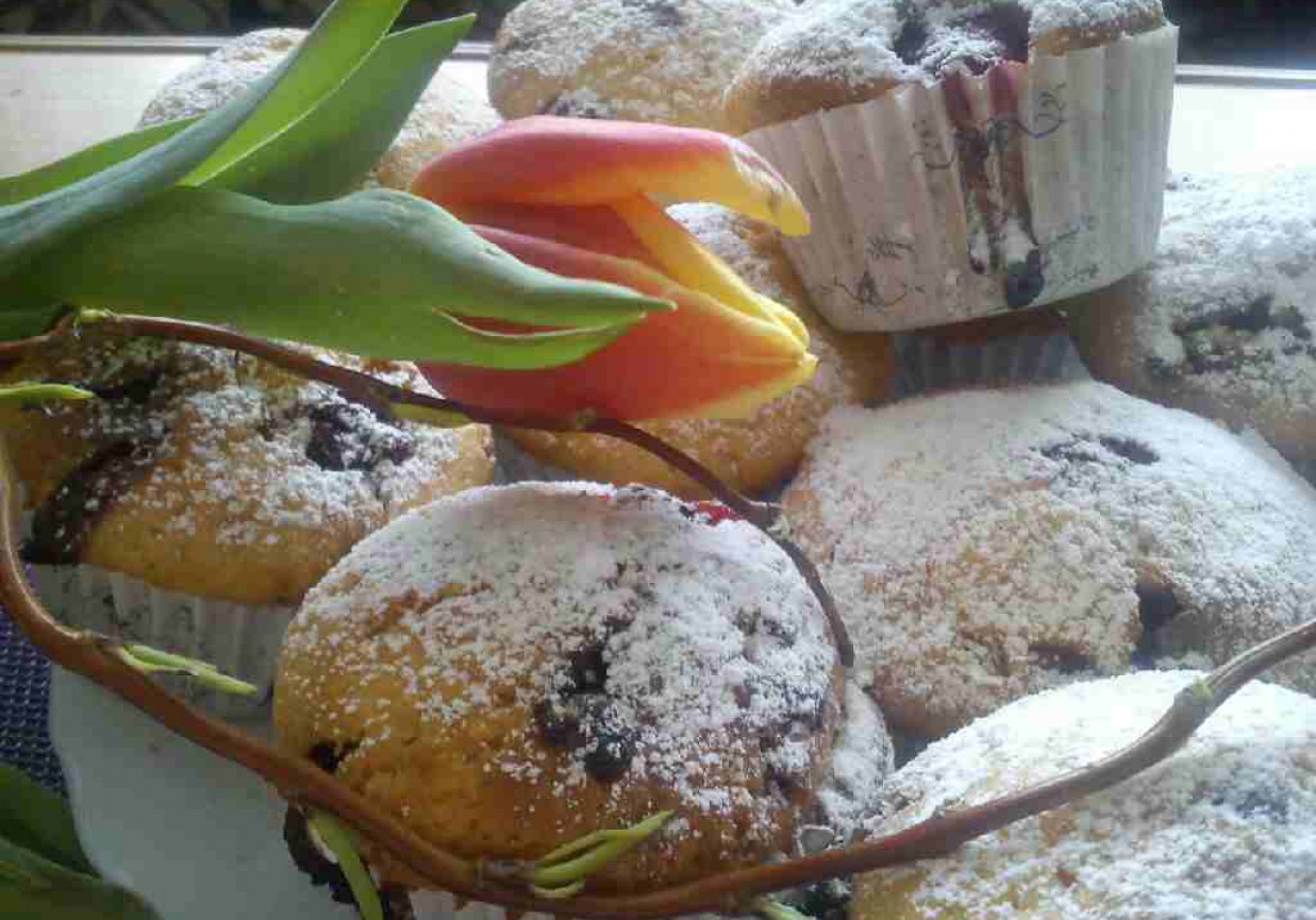 Muffiny z czekoladą i truskawkami foto