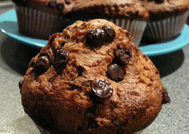 Fotografia przedstawiająca Muffiny z dużą ilością czekolady