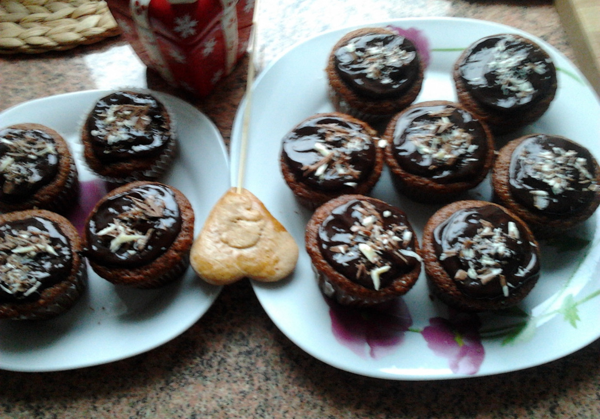 muffiny z dżemem śliwkowym i herbata mango foto