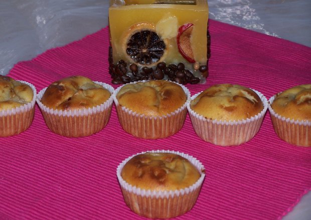 Fotografia przedstawiająca Muffiny z gruszkami i bananami, czyli deser w pół godziny :)