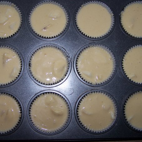 Krok 5 - Muffiny z gruszkami i bananami, czyli deser w pół godziny :) foto