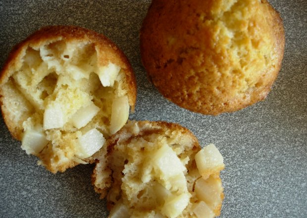 Fotografia przedstawiająca Muffiny z gruszkami