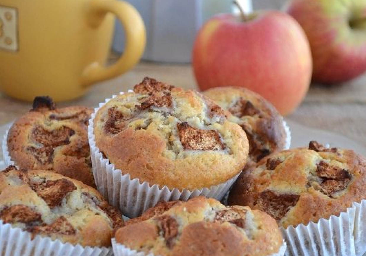 Muffiny z jabłkiem i cynamonem foto