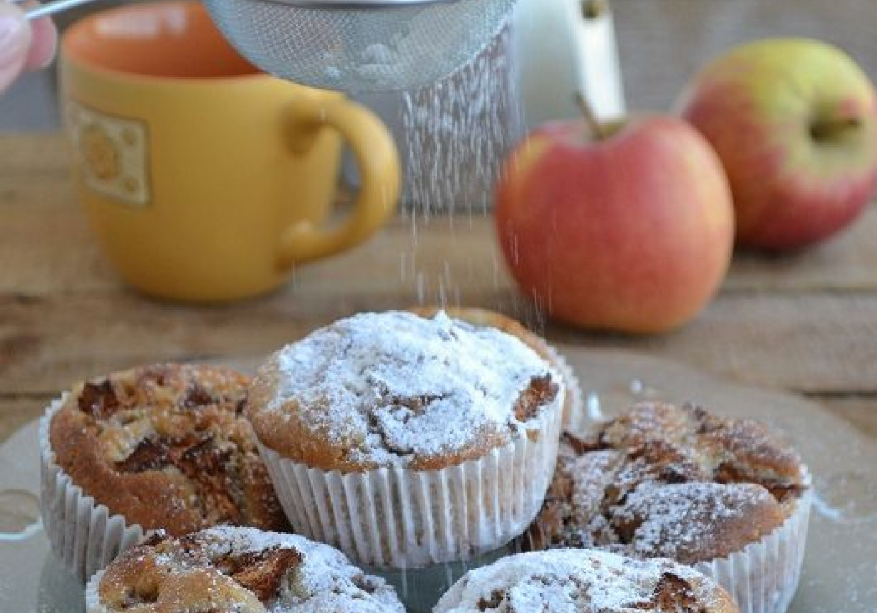 Muffiny z jabłkiem i cynamonem foto
