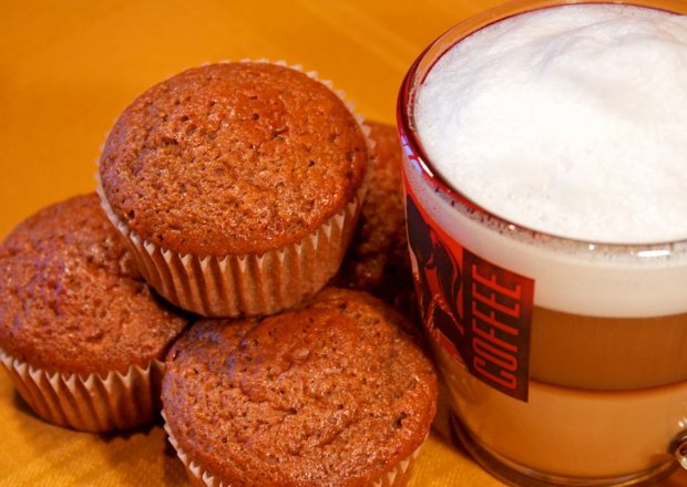 Fotografia przedstawiająca Muffiny z kawą i serem