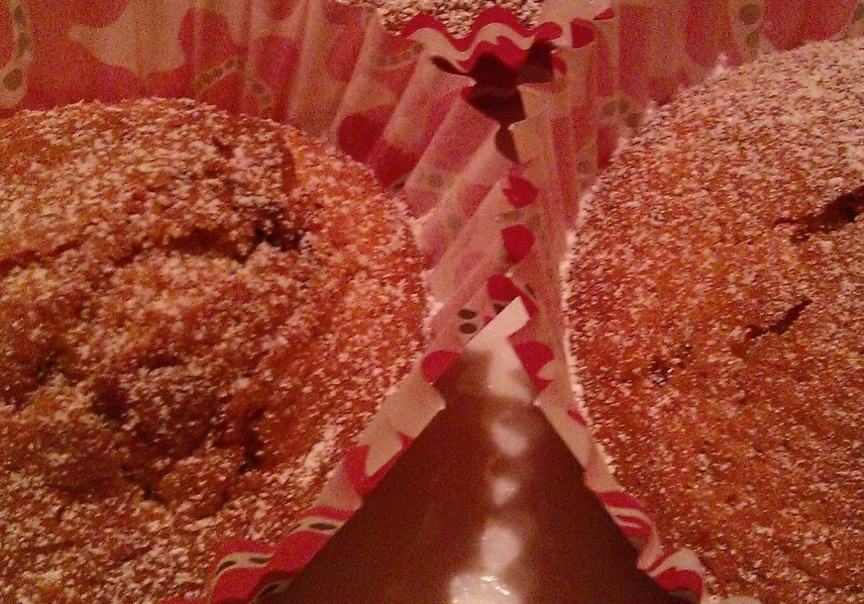 Muffiny z kawałkami czekolady i dodatkiem skórki pomarańczowej foto