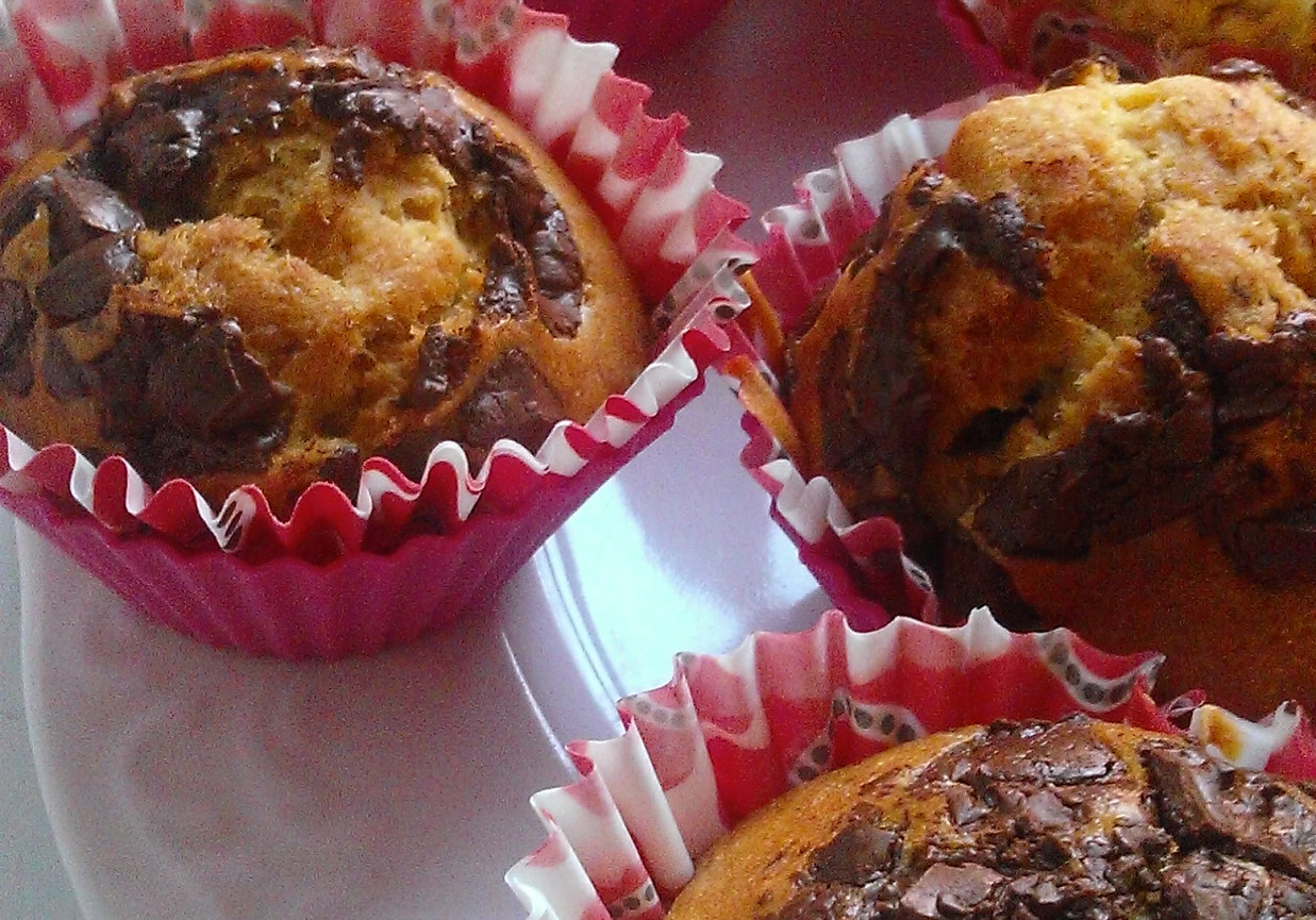 Muffiny z kawałkami czekolady foto