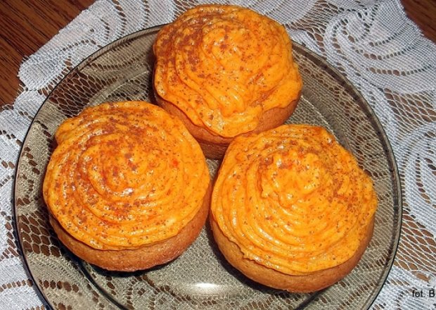 Fotografia przedstawiająca Muffiny z kremem marchewkowym