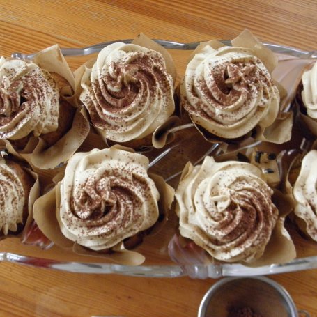 Krok 6 - Muffiny z makiem, wiśniami i kremem kawowym foto
