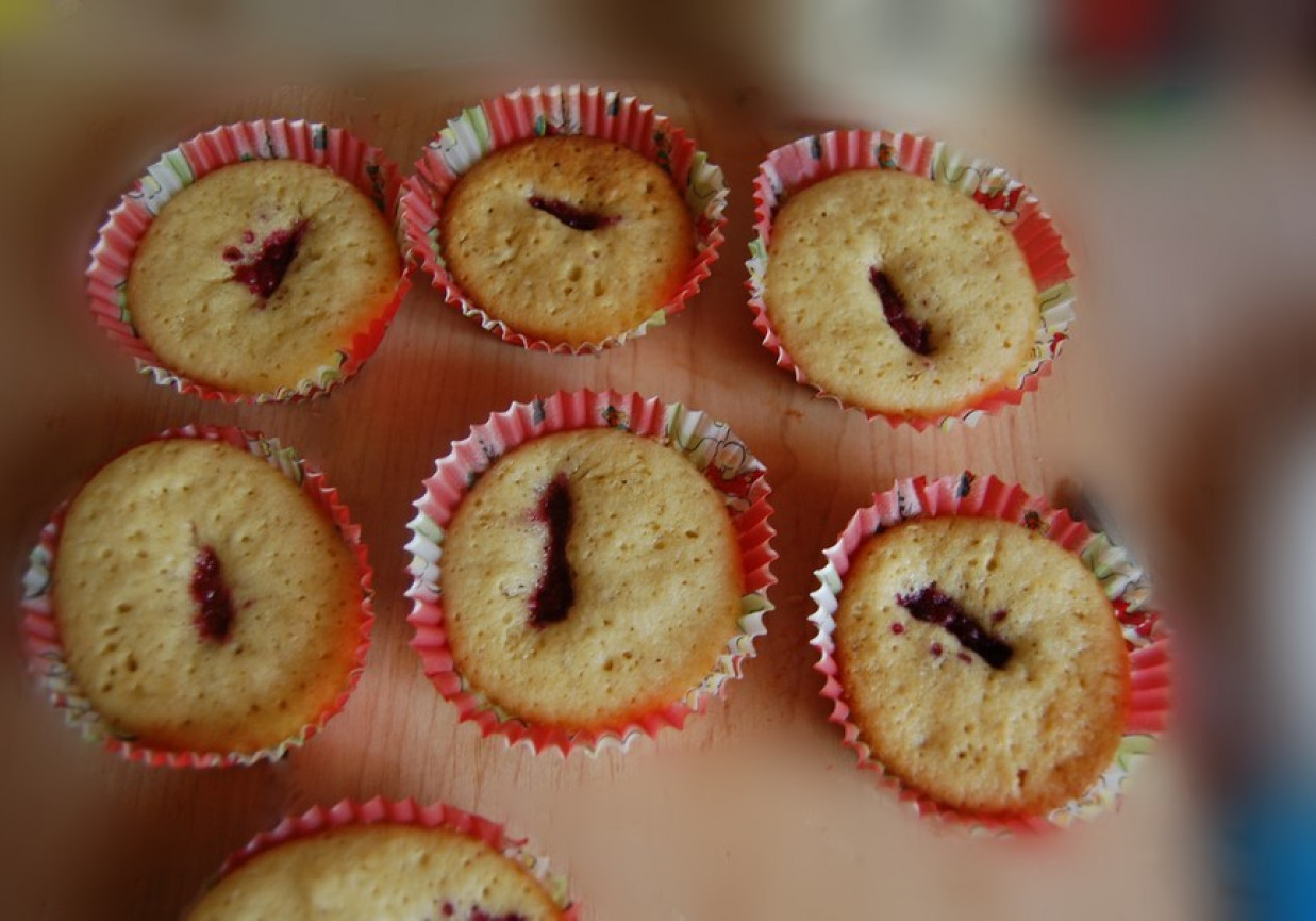 muffiny z malinojeżynami foto