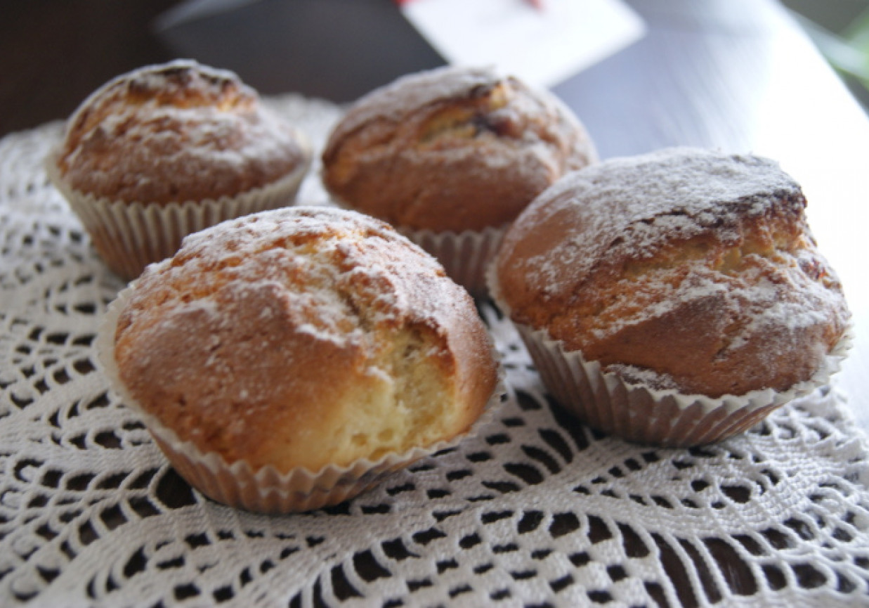 Muffiny z marmoladą truskawkową foto