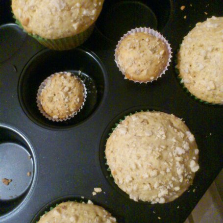 Krok 4 - Muffiny z masłem orzechowym, orzeszkami i pestkami dyni  foto