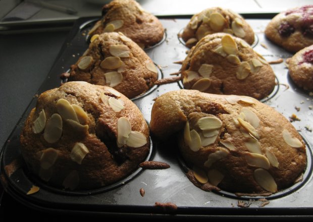 Fotografia przedstawiająca Muffiny z migdałami