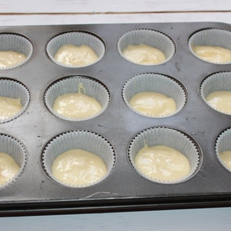 Krok 4 - Muffiny z nadzieniem wisniowym  foto