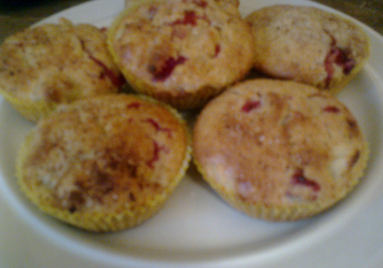 Muffiny z owocami i cynamonem foto