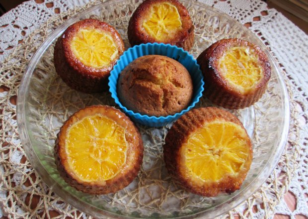Fotografia przedstawiająca Muffiny z pomarańczą