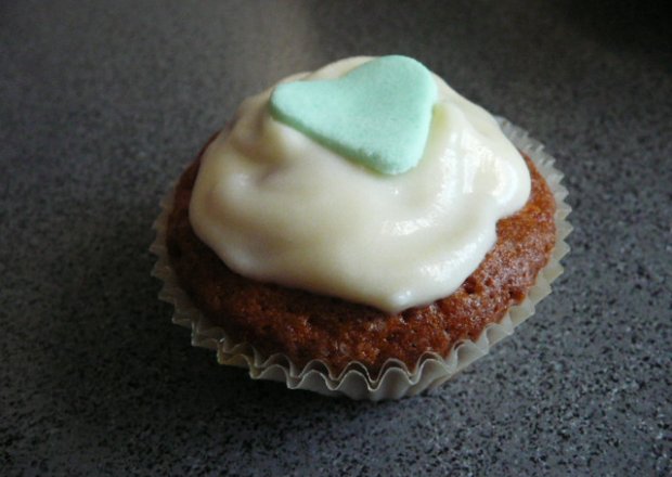 Fotografia przedstawiająca Muffiny z pyszną białą chmurką