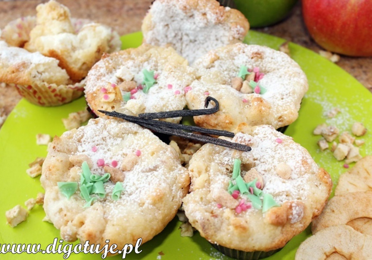 Muffiny z suszonymi jabłkami nadziewane twarożkiem (z nutą karmelowo-waniliową)  foto