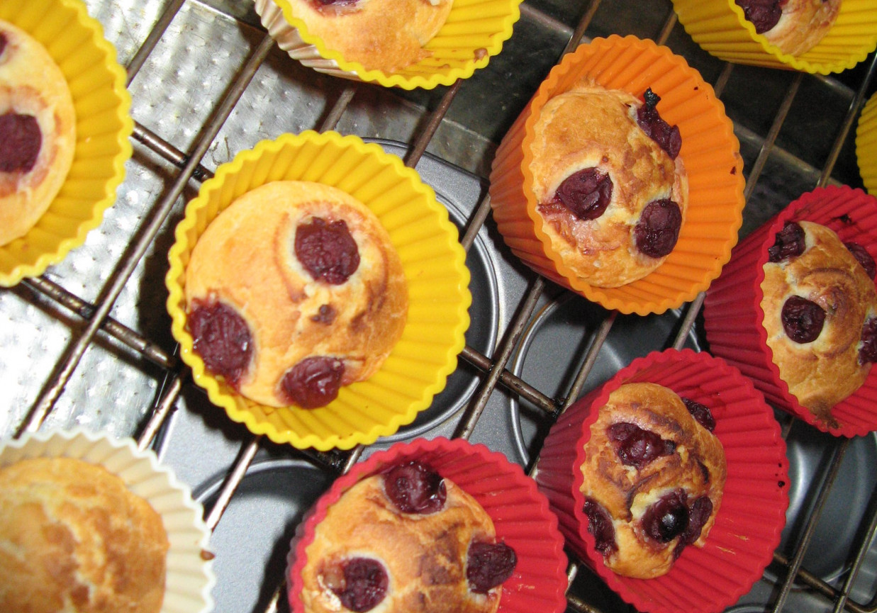 Muffiny z wiśniami foto