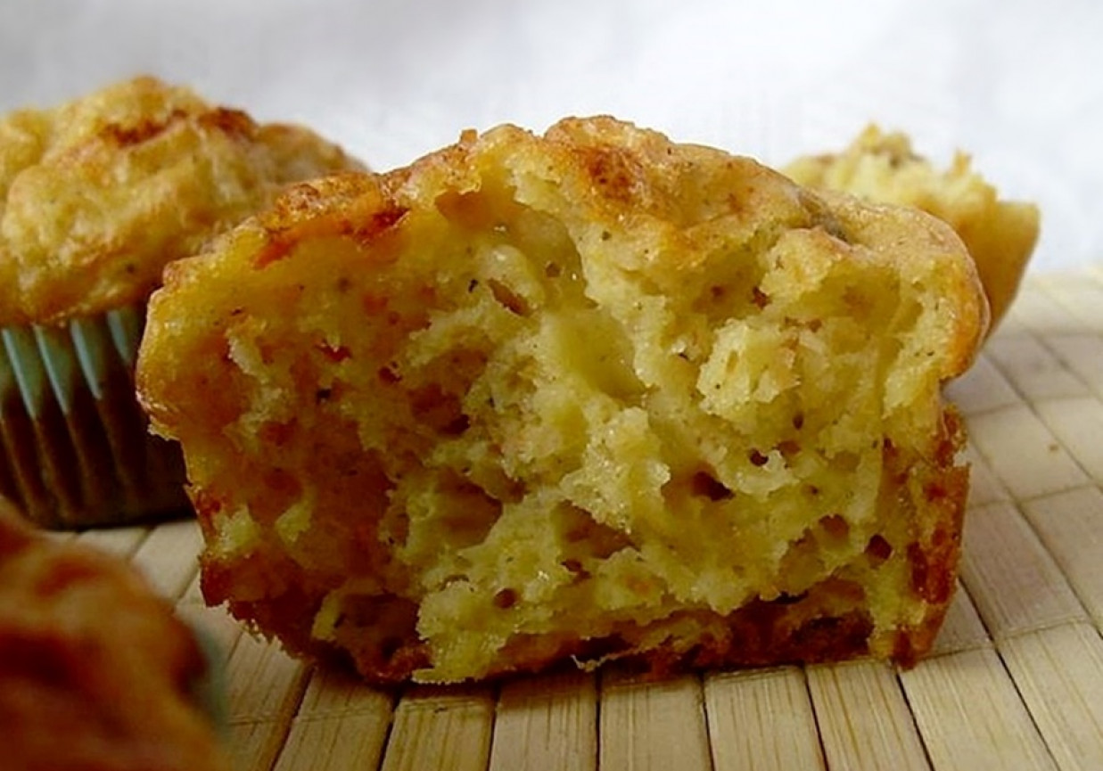 Muffiny z żółtym serem  foto