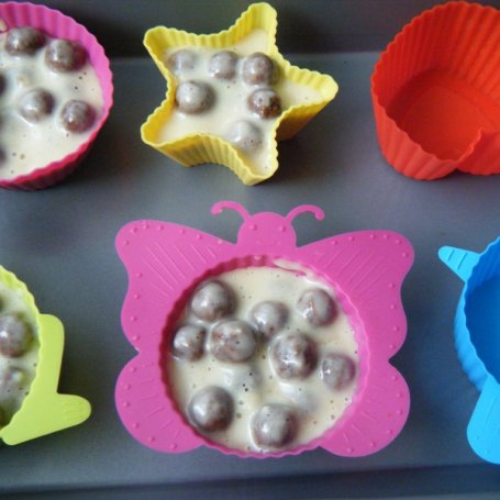 Krok 3 - Muffiny ze skórką pomarańczową i kulkami foto