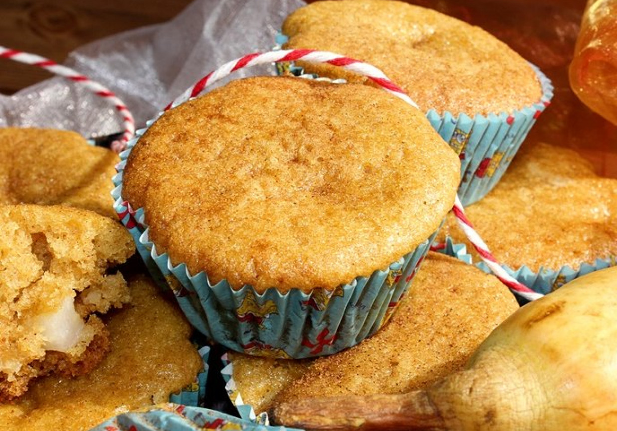 Muffiny żytnio-kukurydziane z gruszką i cynamonem foto