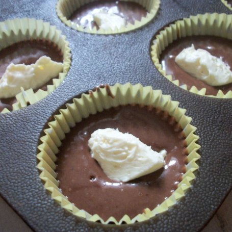 Krok 3 - Muffinz czekoladowe z serkiem foto