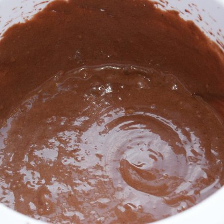 Krok 2 - Mufiiny kakaowe z czekoladą foto
