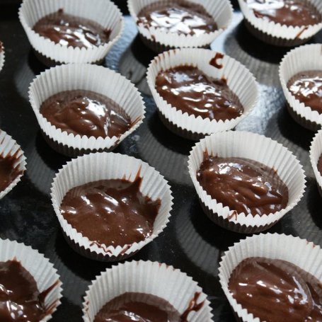 Krok 3 - Mufiiny kakaowe z czekoladą foto