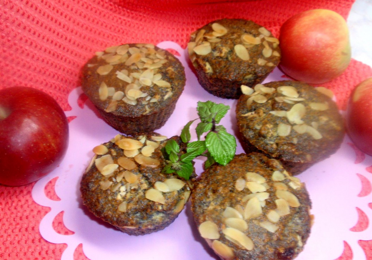 Mufinki  kakaowe  z   jabłkami foto