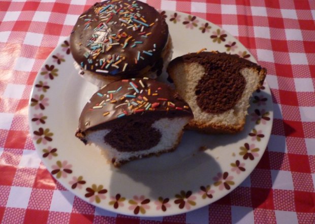 Fotografia przedstawiająca Mufinki waniliowo czekoladowe
