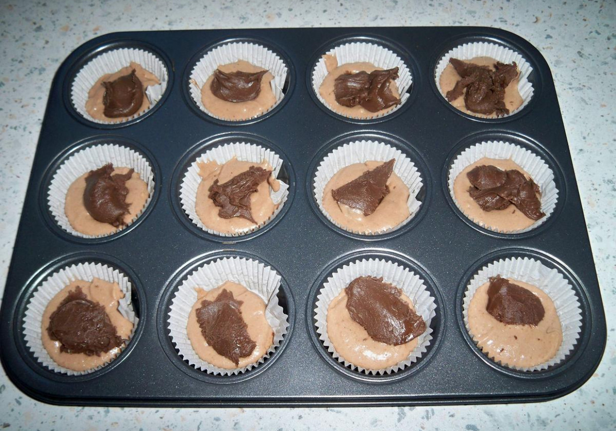 Mufinki z kremem czekoladowym foto