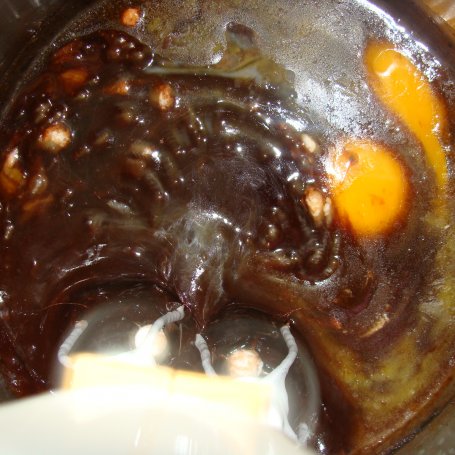 Krok 3 - Murzynek z mascarpone i truskawkami foto