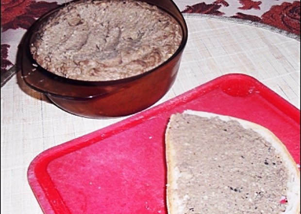 Fotografia przedstawiająca Mus do kanapek z wątóbki wieprzowej