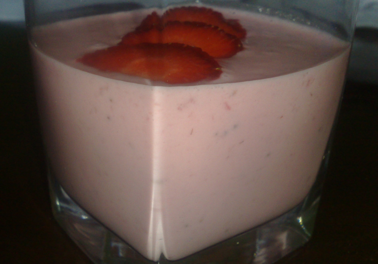 mus jogurtowo-truskawkowy foto