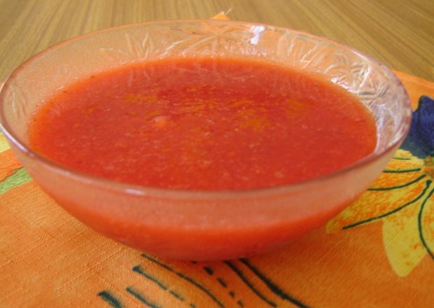 Fotografia przedstawiająca Mus - sos truskawkowy