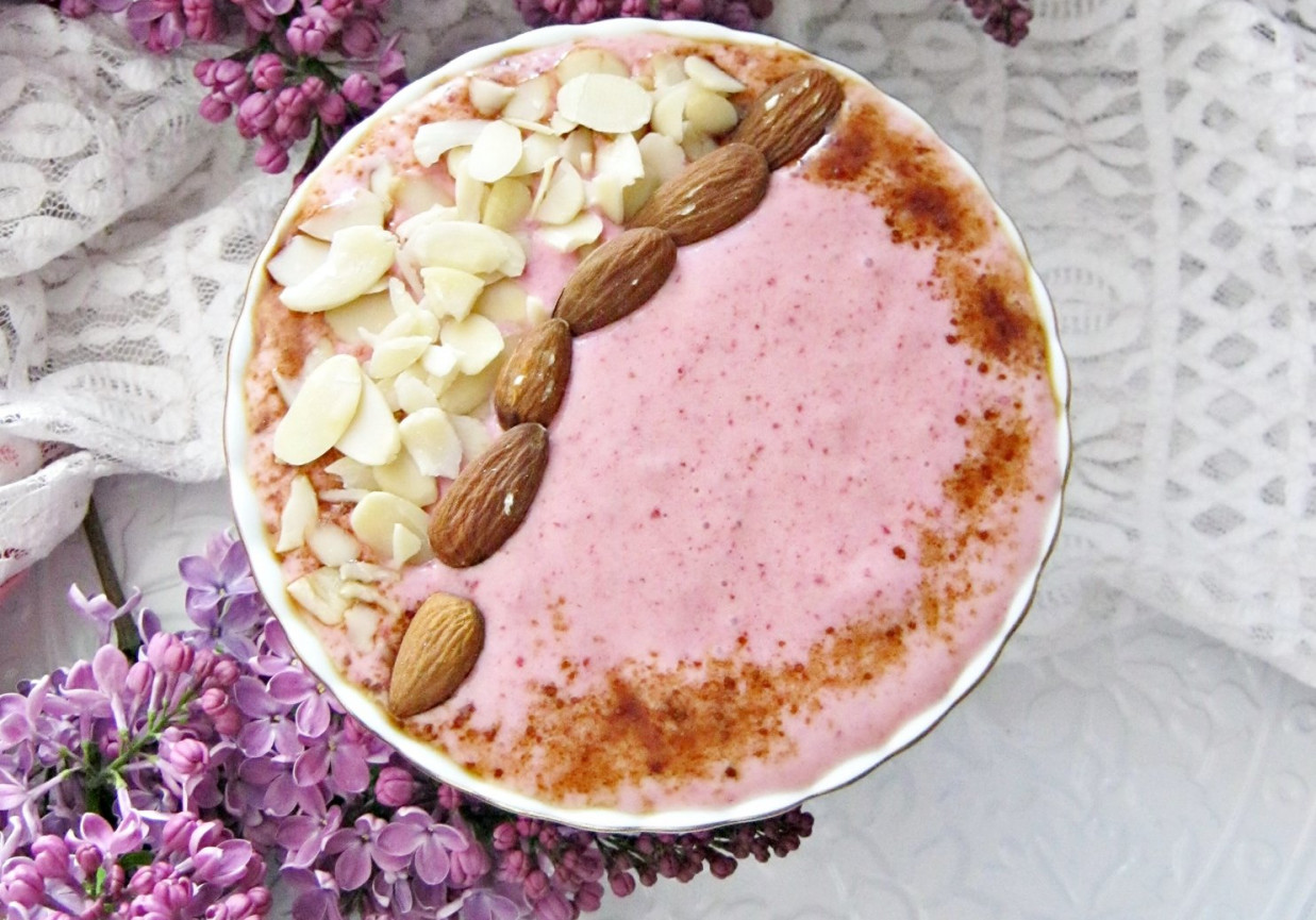 Mus truskawkowy (smoothie bowl) foto