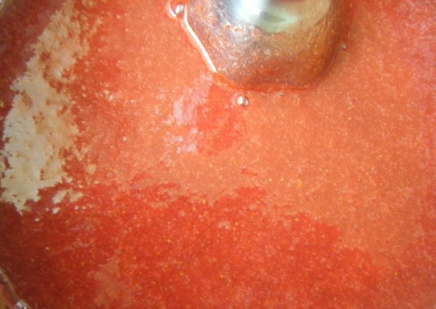 Fotografia przedstawiająca Mus truskawkowy z galaretką