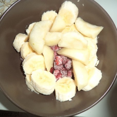 Krok 1 - mus z malin, gruszki, jabłka i banana foto